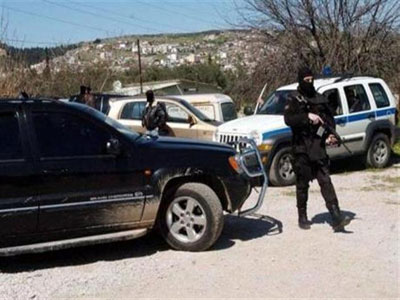 Βρέθηκαν δύο οχήματα που χρησιμοποιούσαν οι δραπέτες