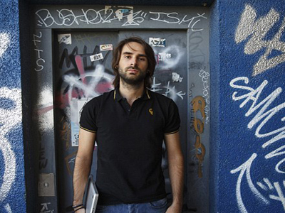 Χάκερ ισχυρίζεται ότι μπορεί να επιτεθεί σε επιβατικά αεροσκάφη