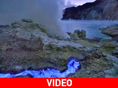 Ηφαίστειο βγάζει μπλε λάβα !