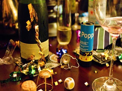 Πώς να καθαρίσετε το σπίτι σας μετά από το πρωτοχρονιάτικο πάρτι