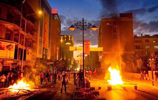 Καίγεται το μεγαλύτερο ξενοδοχείο στο Ντιγιάρμπακιρ