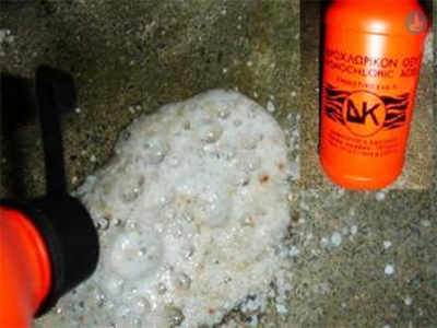 Περιέλουσε γατάκι με υδροχλωρικό οξύ