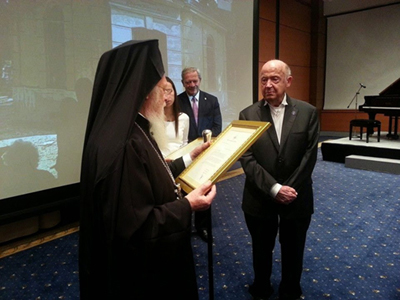 O Πατριάρχης τίμησε τον Μίμη Πλέσσα στην Κωνσταντινούπολη O Πατριάρχης τίμησε τον Μίμη Πλέσσα στην Κωνσταντινούπολη