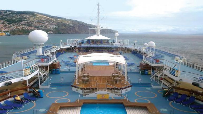 Σχεδόν 19.000 Ελληνες επέλεξαν την κρουαζιέρα για τις διακοπές το 2014