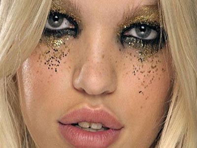 Διορθώστε γρήγορα τις κακοτυχίες του γιορτινού μακιγιάζ