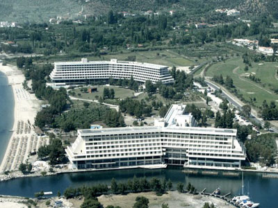 Απολύσεις 58 υπαλλήλων στο ξενοδοχειακό συγκρότημα «Πόρτο Καρράς»