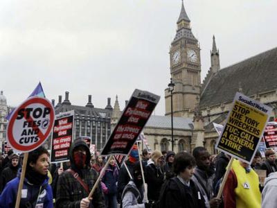 Βρετανία: Διαδηλώσεις κατά των μέτρων λιτότητας