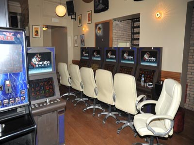 Διέθεταν «φρουτάκια» στα καταστήματά τους