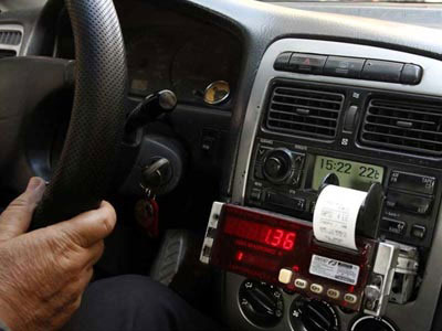 Συλλήψεις για «πειραγμένα» ταξίμετρα