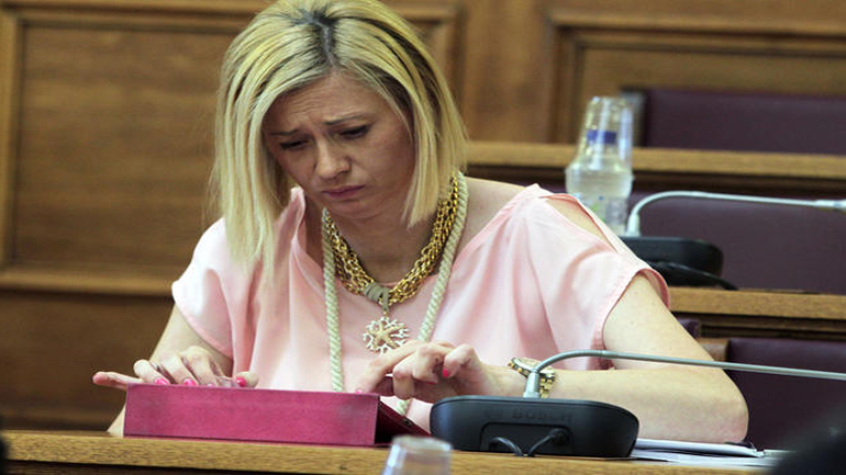 Και τώρα η Ραχήλ τα βάζει με τον Τσίπρα και τα ΜΜΕ