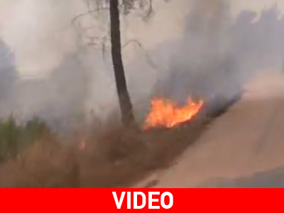 Μαίνεται η πυρκαγιά στην Κόρινθο