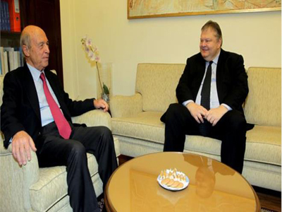 Σε εξέλιξη η συνάντηση Βενιζέλου – Σημίτη