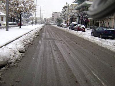Με αλυσίδες η κίνηση των οχημάτων σε σημεία της Β. Ελλάδας και της Θεσσαλίας
