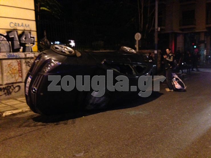 Ντεραπαρισμένο Ι.Χ. στα Εξάρχεια