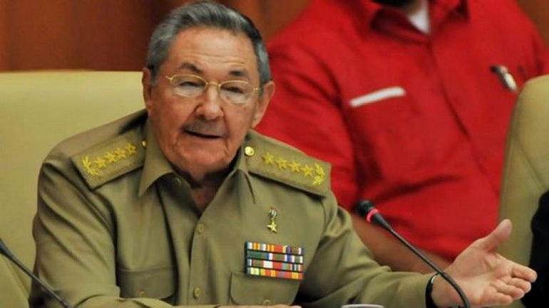 Άρση του αμερικανικού εμπάργκο ζητά ο Ραούλ Κάστρο
