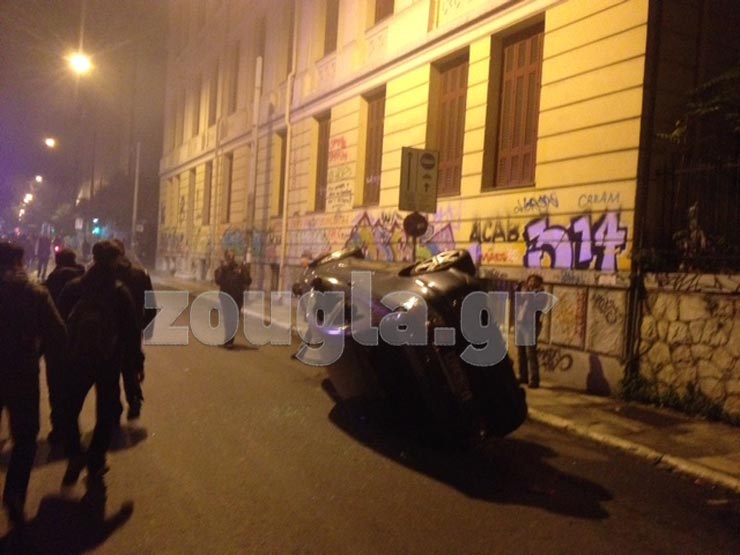 Αναποδογυρισμένο αυτοκίνητο