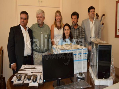 Aρκαδία: Ομογενείς δώρισαν υπολογιστές και κλιματιστικά σε σχολεία