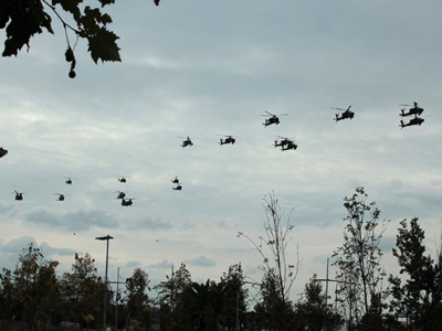 Δεκάδες πολεμικά ελικόπτερα πάνω από την Κω