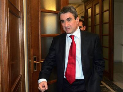 «Λιγότερη ύλη στα δημοτικά σχολεία και συγγραφή νέων βιβλίων»