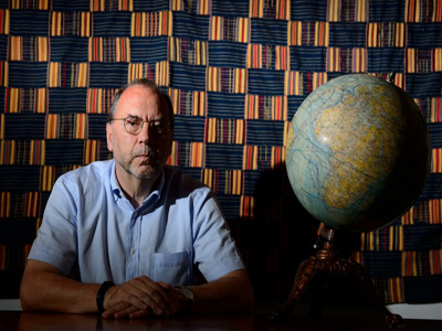 Πειραματικές θεραπείες προτείνει ο καθηγητής που ανακάλυψε τον ιό Έμπολα