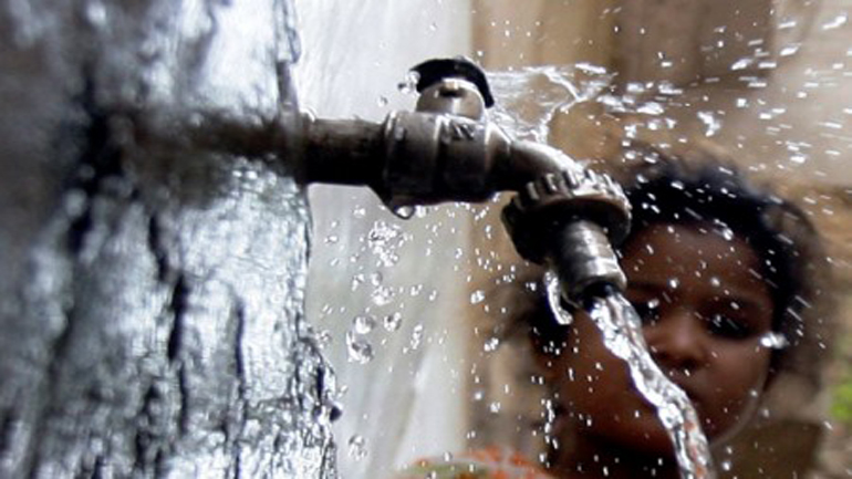 Το πόσιμο νερό της Γης τελειώνει δείχνει το βαρυτικό πεδίο Το πόσιμο νερό της Γης τελειώνει δείχνει το βαρυτικό πεδίο