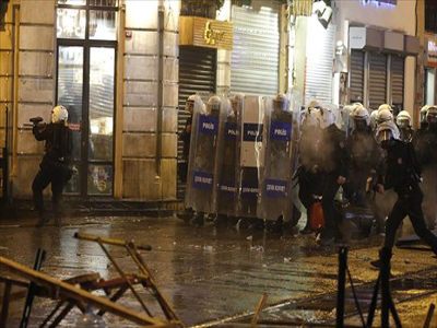 Ένταση και χημικά στην Κωνσταντινούπολη