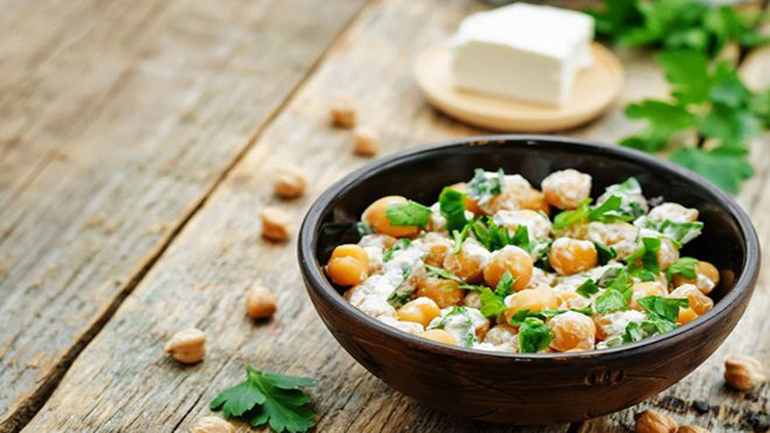 Ρεβιθοσαλάτα: Μια συνταγή που θα ικανοποιήσει και τους πιο απαιτητικούς στη γεύση!