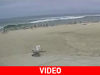 Κύμα τριών μέτρων «χτύπησε» παραλία στην Ουκρανία παρασέρνοντας τα πάντα