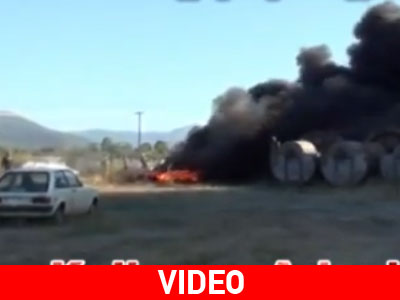 Πυρκαγιά σε ελαστικά γέμισε καπνούς την Τρίπολη