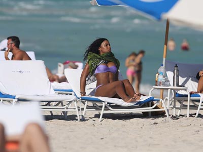 Διακοπές στο Miami μόνη κάνει η Kelly Rowland Διακοπές στο Miami μόνη κάνει η Kelly Rowland