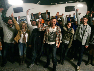 Πρεμιέρα της εκπομπής «Με το δεξί»