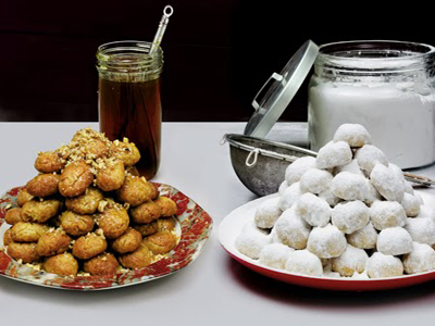 Τί να προτιμήσουμε, μελομακάρονο ή κουραμπιέ;