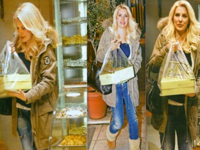 Σε ζαχαροπλαστείο η Ελένη