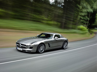 «Έφαγε» πρόστιμο 1 εκατ. ευρώ, επειδή οδηγούσε με 290 χλμ./ώρα