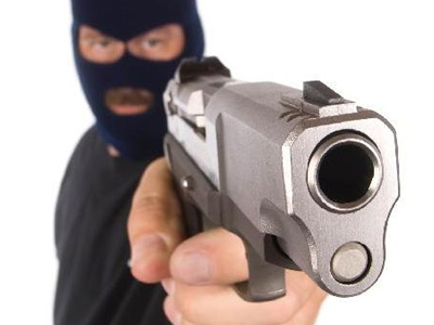 Μεταμεσονύχτια ληστεία σε σούπερ μάρκετ