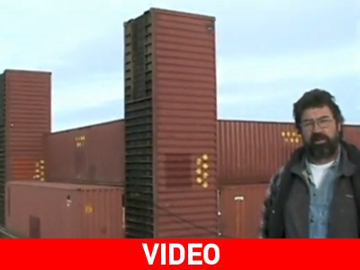 Χτίζει σπίτι από… 31 κοντέινερ