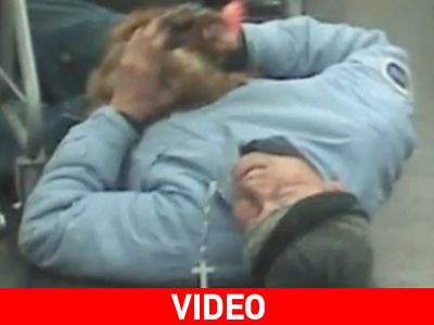 Παιχνίδια… με μια κότα στο Μετρό