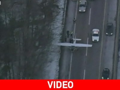 Αεροπλάνο προσγειώθηκε σε λεωφόρο