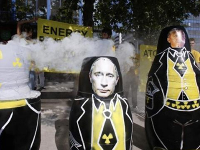 Η Greenpeace και… οι μπαμπούσκες Putin και Erdogan