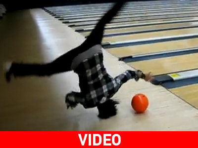 Έφερε τα πάνω – κάτω στο μπόουλινγκ…