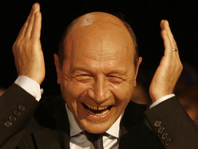 Μπασέσκου και επίσημα στη Ρουμανία