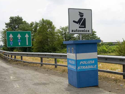 Χοντρή απάτη με κλήσεις ορίου ταχύτητος στην Ιταλία