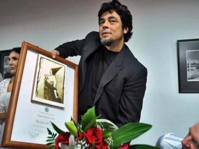 Η Κούβα βράβευσε τον Benicio del Toro