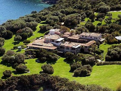 Σεισμοπαθής θέλει να μείνει σε βίλα του Berlusconi