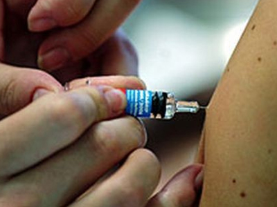 Διπλή δόση του εμβολίου για τα μικρά παιδιά