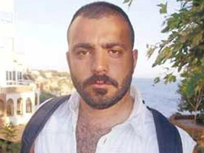 Ερήμην δικάζεται ο πατέρας που «γάζωσε» τον ομοφυλόφιλο γιο του