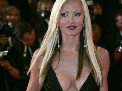 Η Caprice επέστρεψε και προτιμά… Bacardi