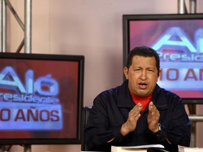 Ο Hugo Chavez έκλεισε 34 ραδιοφωνικούς σταθμούς