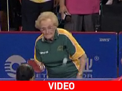 Πάτησε τα 100 αλλά είναι… άσσος στο καρφί