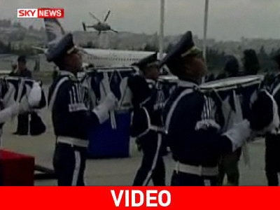 Καρέ-καρέ δραματική προσγείωση ελικοπτέρου